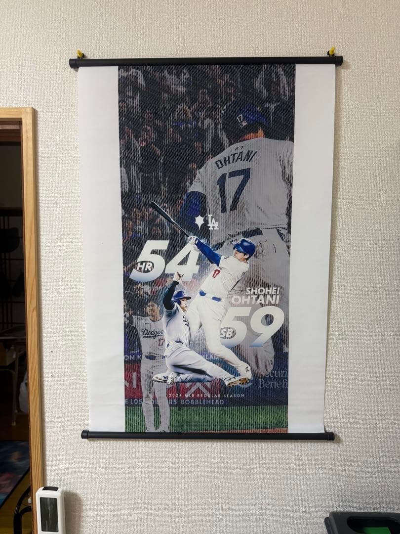 大谷翔平 ロジャース50×75cm タペストリー DEATH NYC 等同梱割り MLB™ 2024 大谷翔平54本塁打59盗塁達成公式プリントサイン入り記念